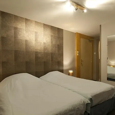 Aux Deux Clefs Hotel