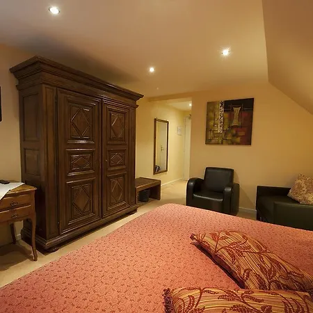 Aux Deux Clefs Hotel 3*