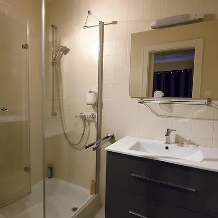 Hotel Aux Deux Clefs 3*